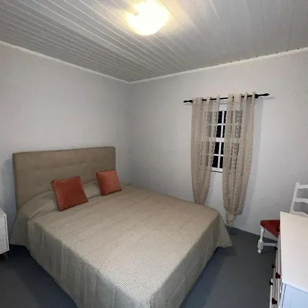 Mirateca House בית נופש *